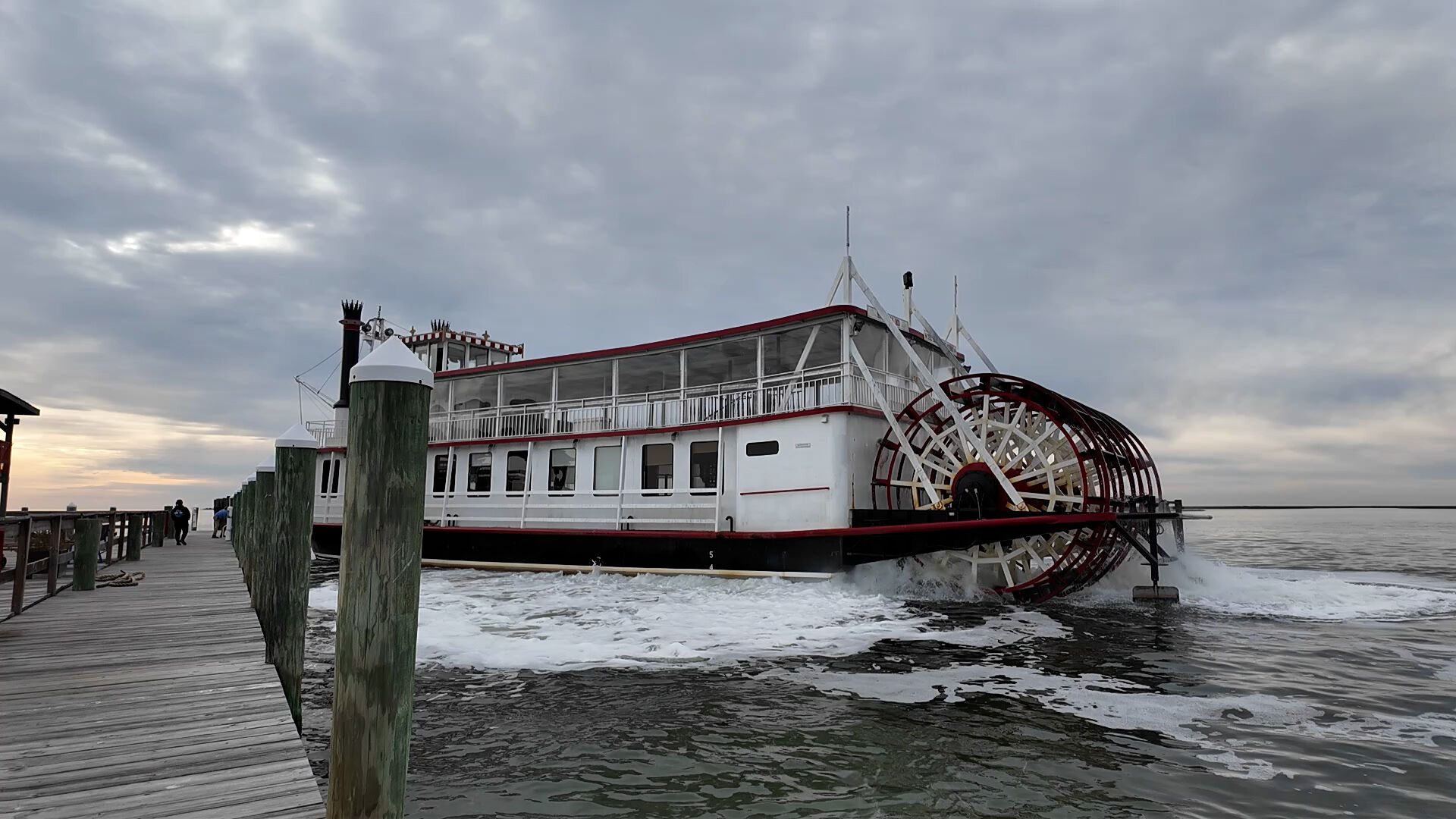 The Black-Eyed Susan Navigates its Farewell Journey from Snow Hill to Taylor's Island